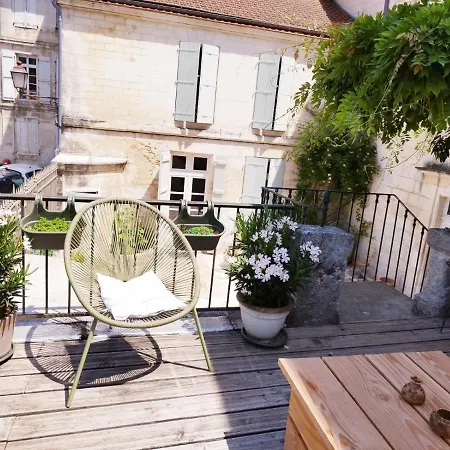 Belle Maison D'artiste Face Cathedrale Et Musee * Angouleme